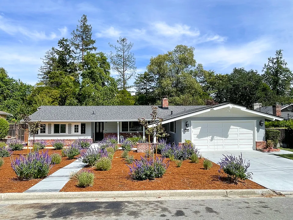 15 Eastwood Dr