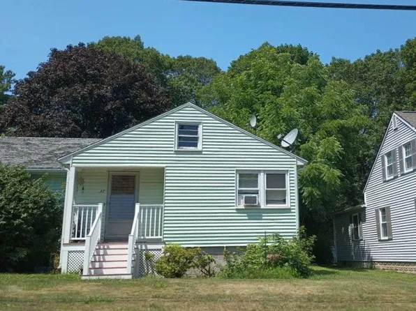 37 Woodlawn Ave, Kittery, ME 03904