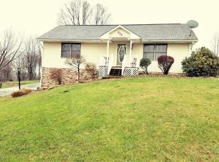 332 Holyoke Rd, Butler, PA 16001