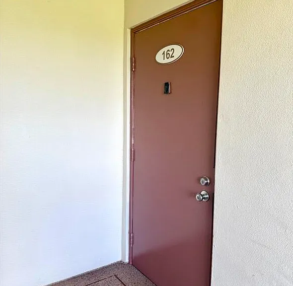 162 Preston E #D — Photo 3