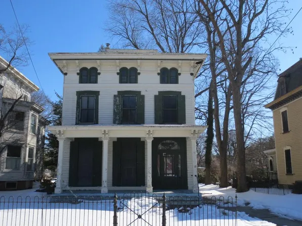 12 Oak St, Salem, NJ 08079