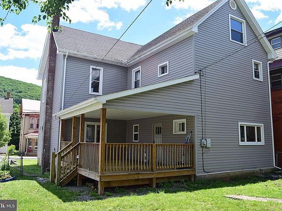 3rd image of 1355 Logan Ave