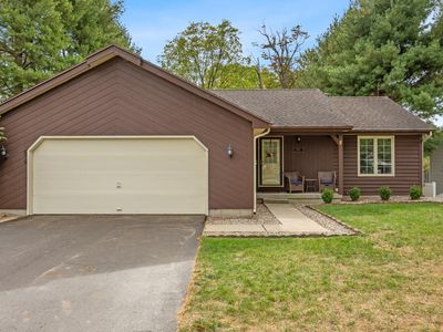 2194 Oak Hollow Dr, Jenison, MI, 49428