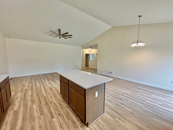 3rd image of 3209 Spruce Ct