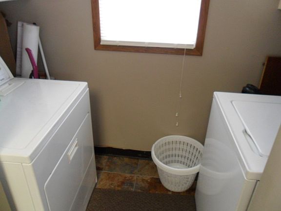 4th image of 218 S 11th St