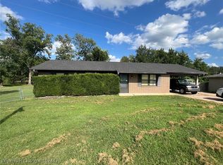1414 N 27th St, Van Buren, AR 72956