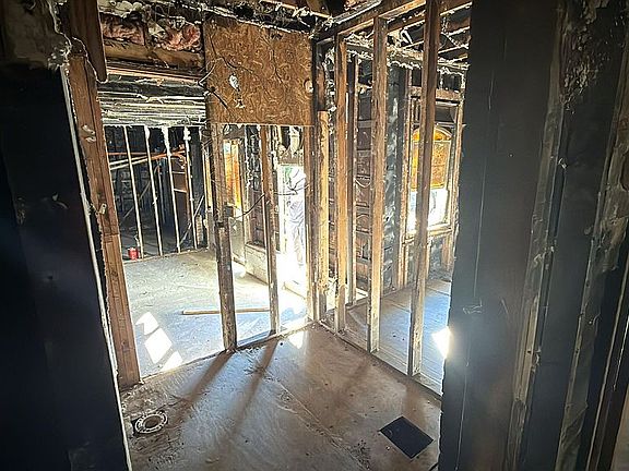 5th image of 925 W Palm Ave