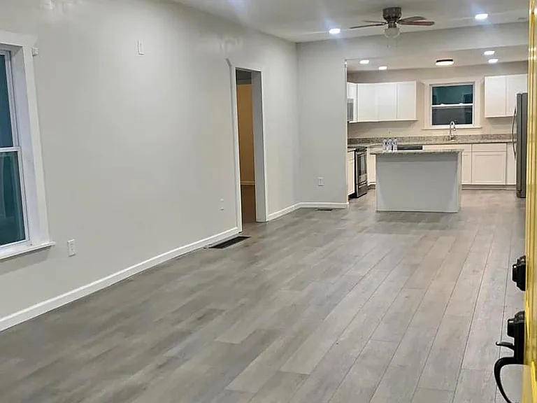 1233 Oakland Dr SW — Photo 5