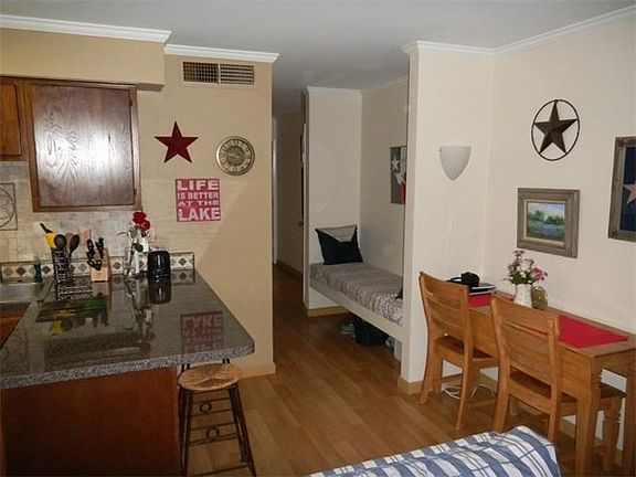 5th image of 1603 Parkview Dr APT D10
