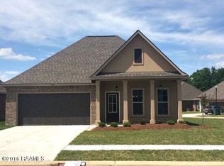 135 Raven Cliff Dr, Broussard, LA 70518