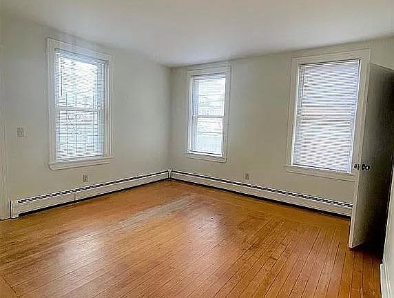 4th image of 31 Chapin Ave #4