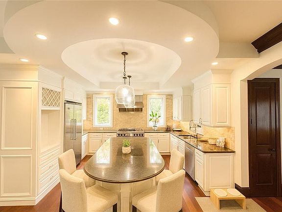 2nd image of 645 Londonberry Rd NW