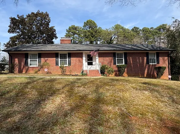 607 12th Ave NE, Hickory, NC 28601