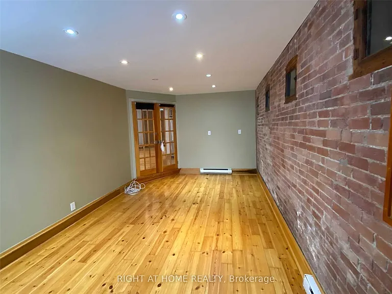 22 Croft St — Photo 21
