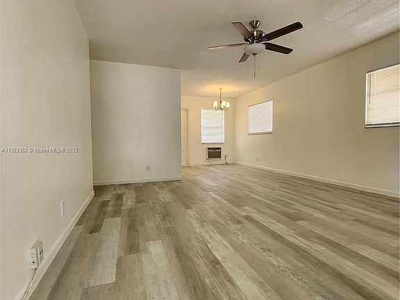 4th image of 5400 Hollywood Blvd APT 16