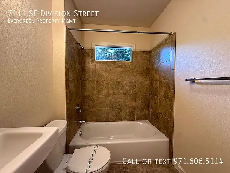 7111 SE Division St — Photo 14