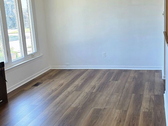 5th image of 46 Cavehill Cres