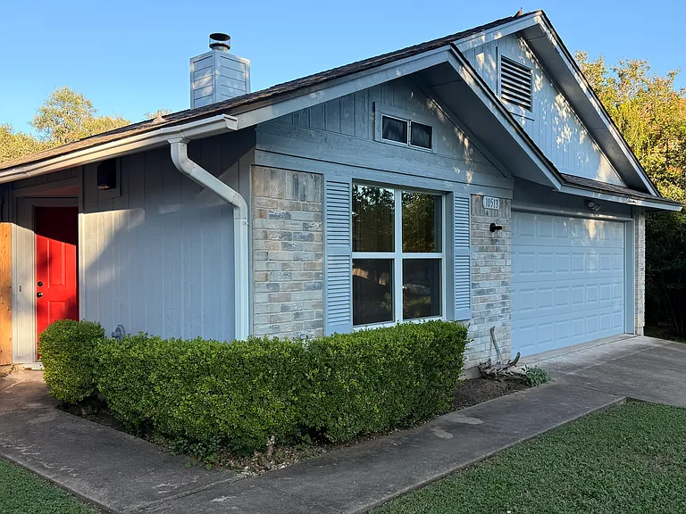 10513 Archdale Dr — Photo 2
