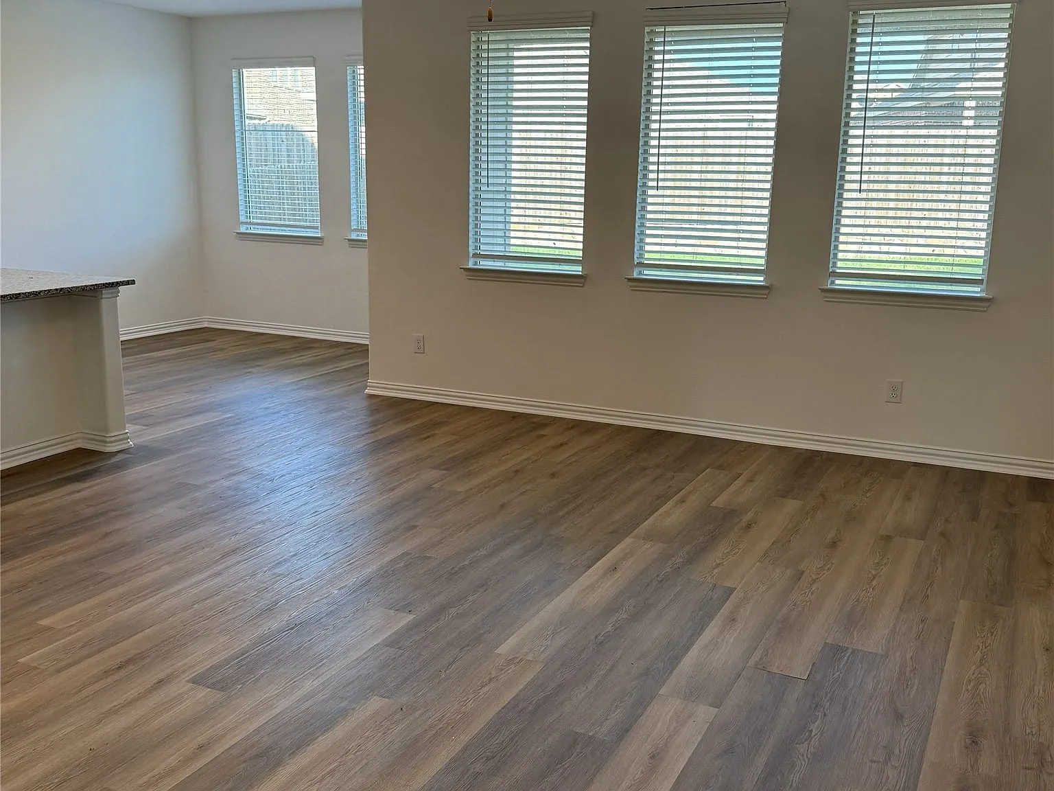 4 bed, 2.0 bath, 1832 sqft, $2,100 — Photo 3