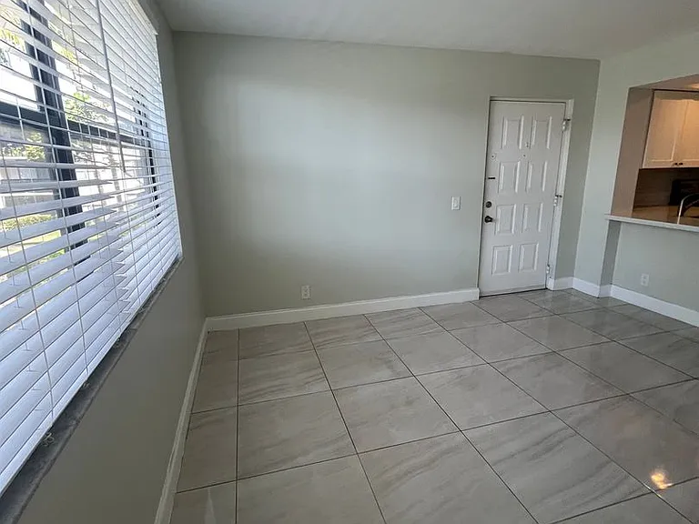 718 Executive Center Dr #23-7-23 — Photo 4