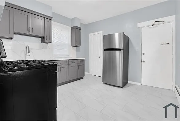 3 bed, $2,200 — Photo 3
