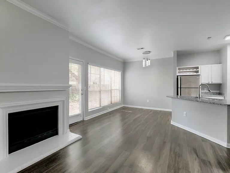 Castle Hills Townhomes — Photo 21