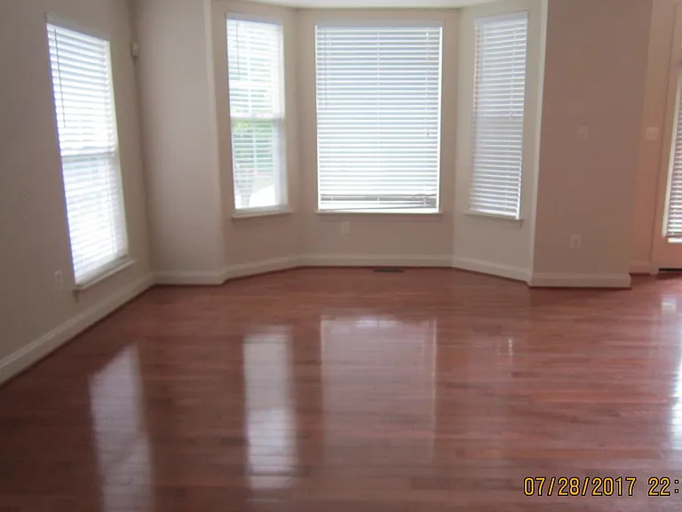 10026 Edgewater Ter — Photo 2