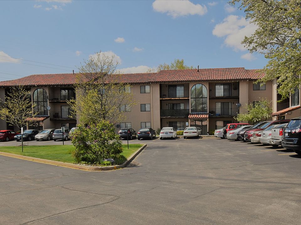 1st image of 21W581 North Ave APT 80