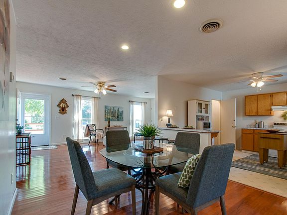 3rd image of 105 Ashland Dr