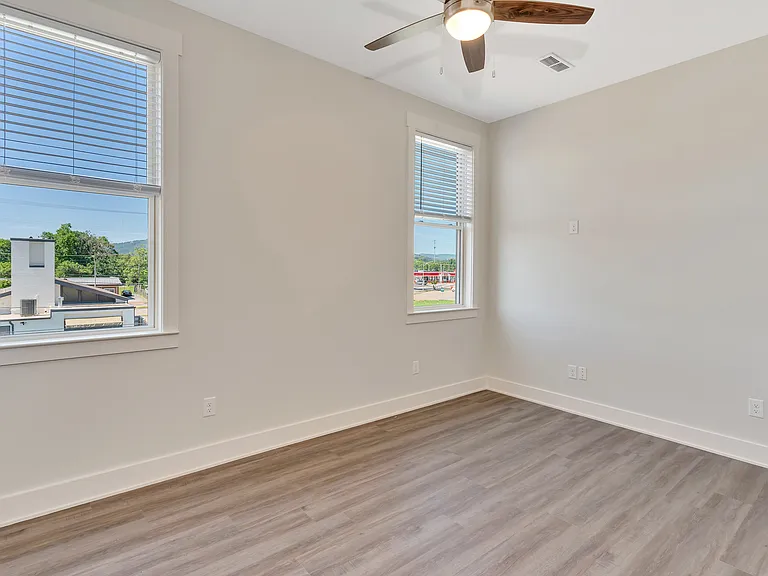 28 W 19th St #100 — Photo 15