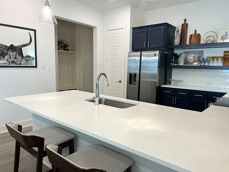 2823 Stanley Ave — Photo 5