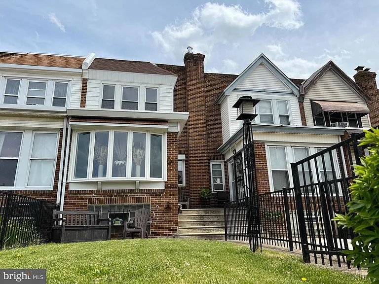 3531 Sheffield Ave — Photo 2