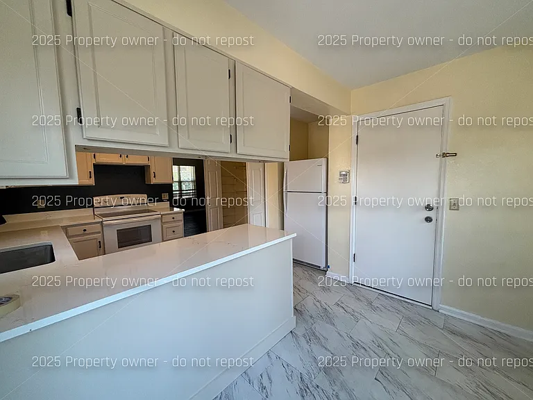 2010 S Xenia Way — Photo 11