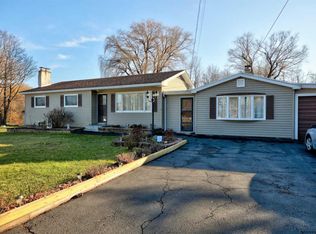 15 Merry Hill Ln, Waterford, NY 12188