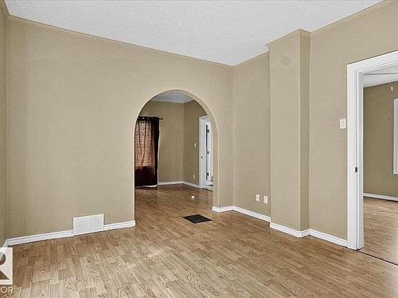 4th image of 5010 52nd Ave NW