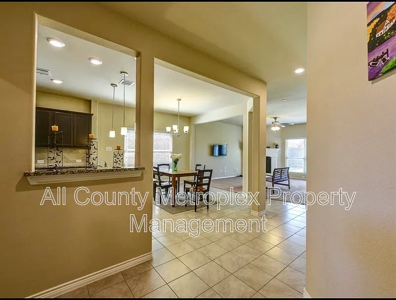 3 bed, 2.5 bath, 2223 sqft, $2,650 — Photo 3