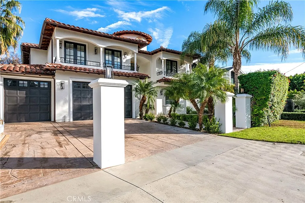 5 bed, 5.5 bath, 4654 sqft, $19,000 — Photo 2