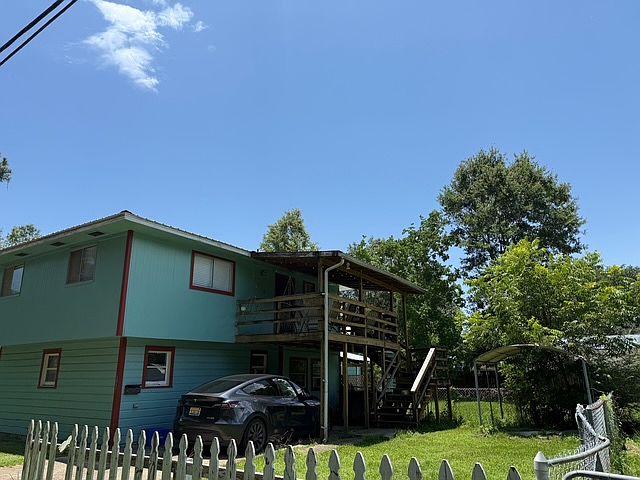 Back deck ,parking and entrance 2nd floor apartment