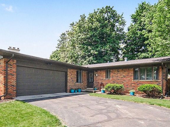 2nd image of 17 Sycamore Dr