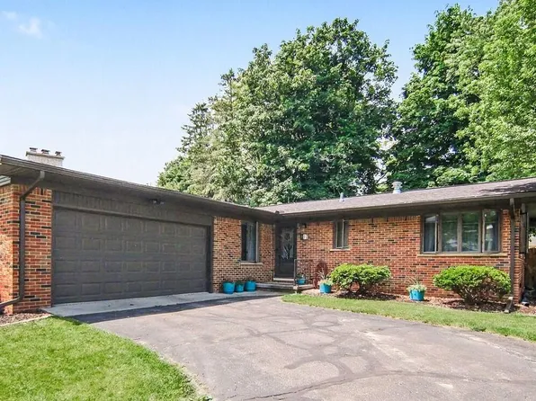 17 Sycamore Dr, Chelsea, MI 48118