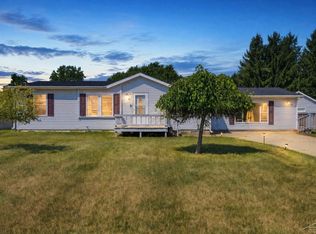97 N Flower St, Croswell, MI 48422