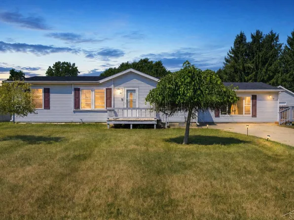 97 N Flower St, Croswell, MI 48422