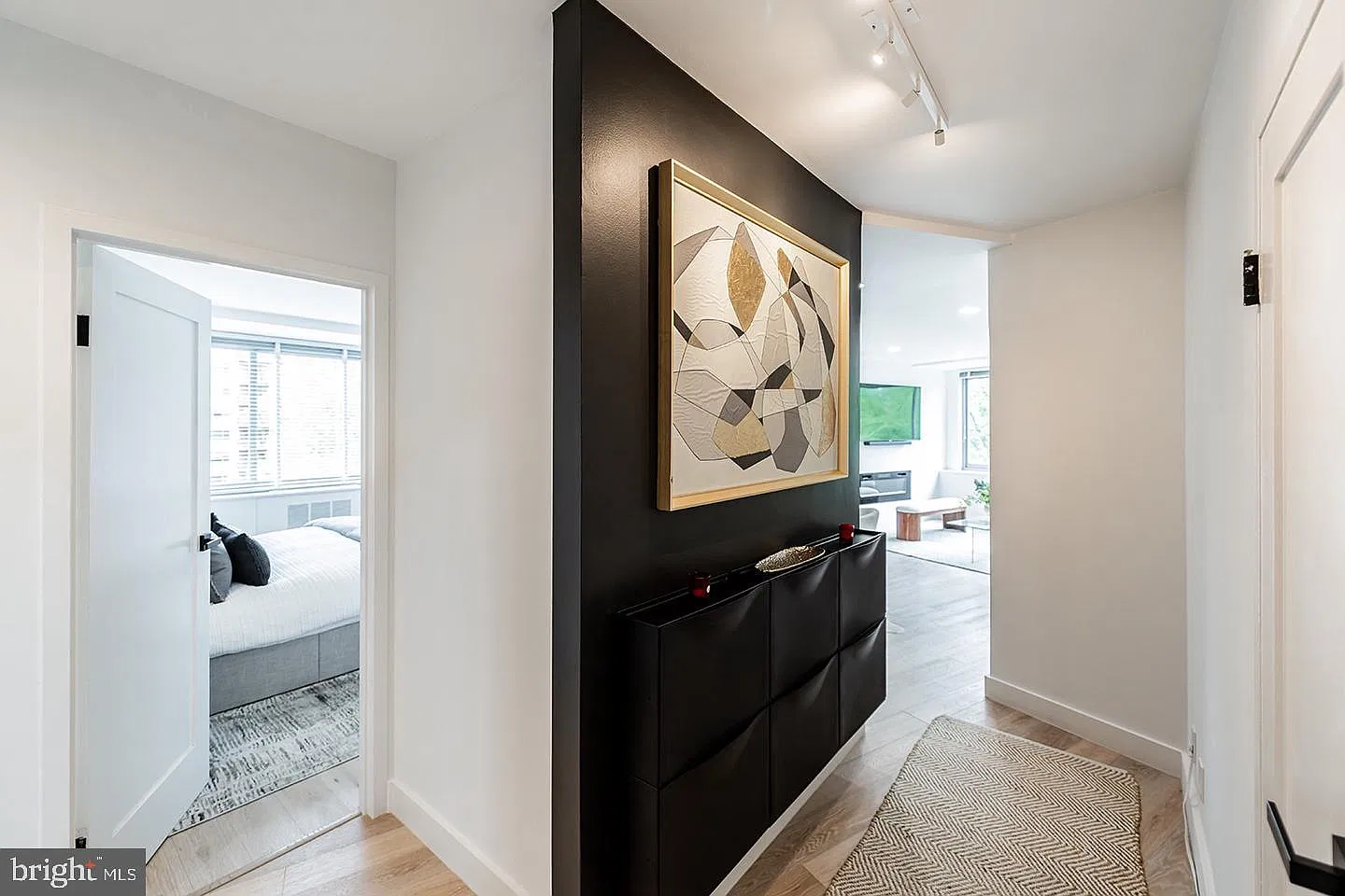 3 bed, 2.0 bath, 1010 sqft, $5,500 — Photo 3