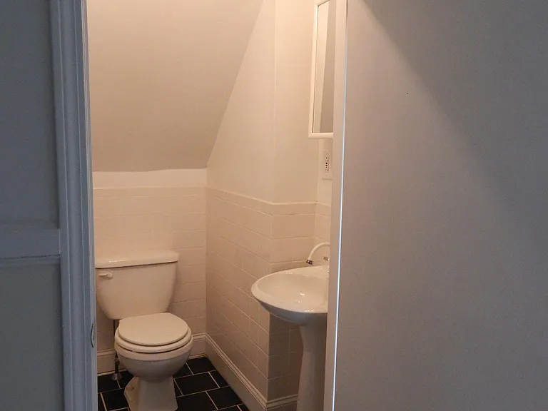 3rd Floor 1/2 Bath