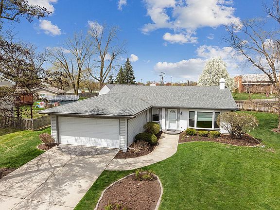 3rd image of 20706 S Woodlawn Ct