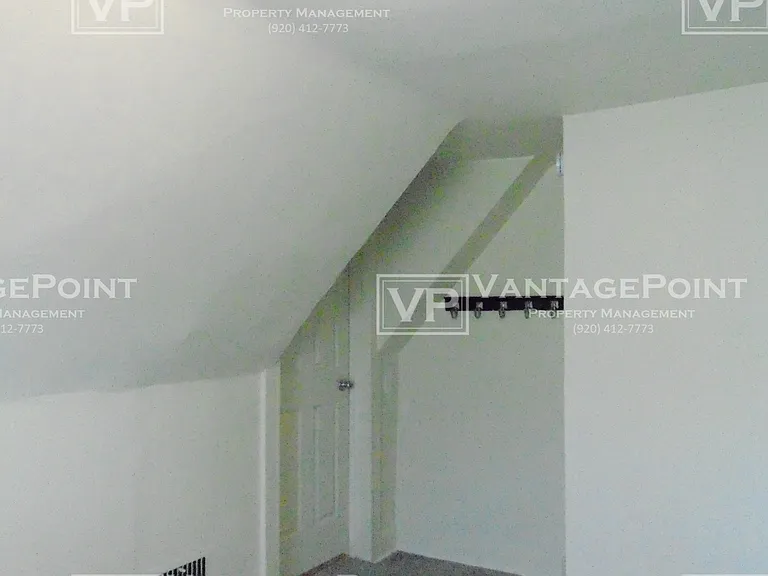1146 E Walnut St #C — Photo 8