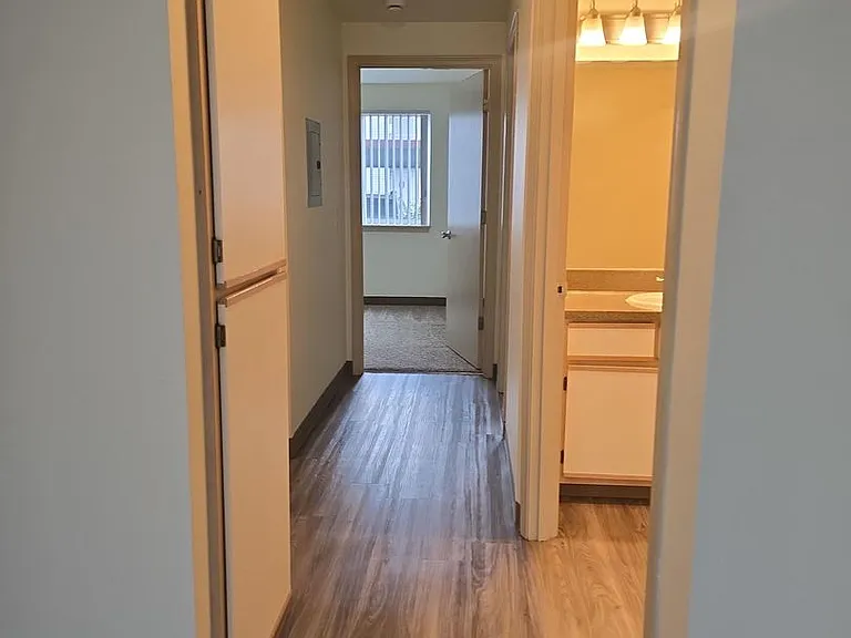 Winfou06-Columbia Village Apartments — Photo 18