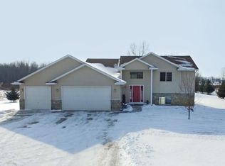 7710 Timber Ridge Dr, Rush City, MN 55069