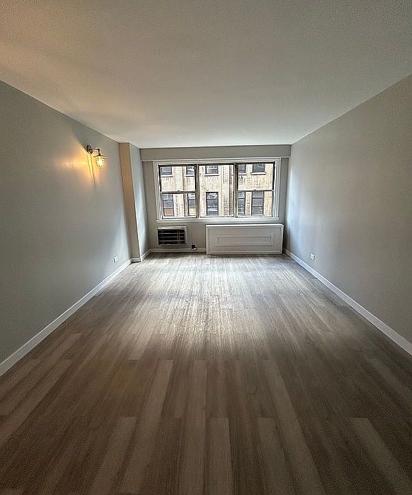 1st image of 430 W 34th St APT 8L
