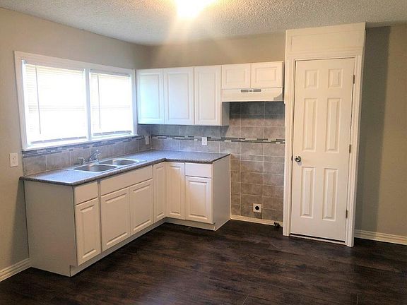 3rd image of 2509 Glencrest Dr